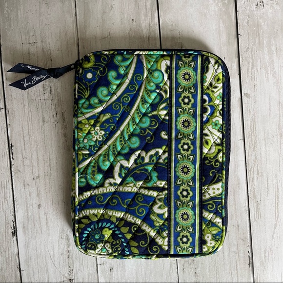 PREOWNED VERA BRADLEY TECH CASE ZIP AROUND BLUE GREEN CASE - Picture 1 of 7